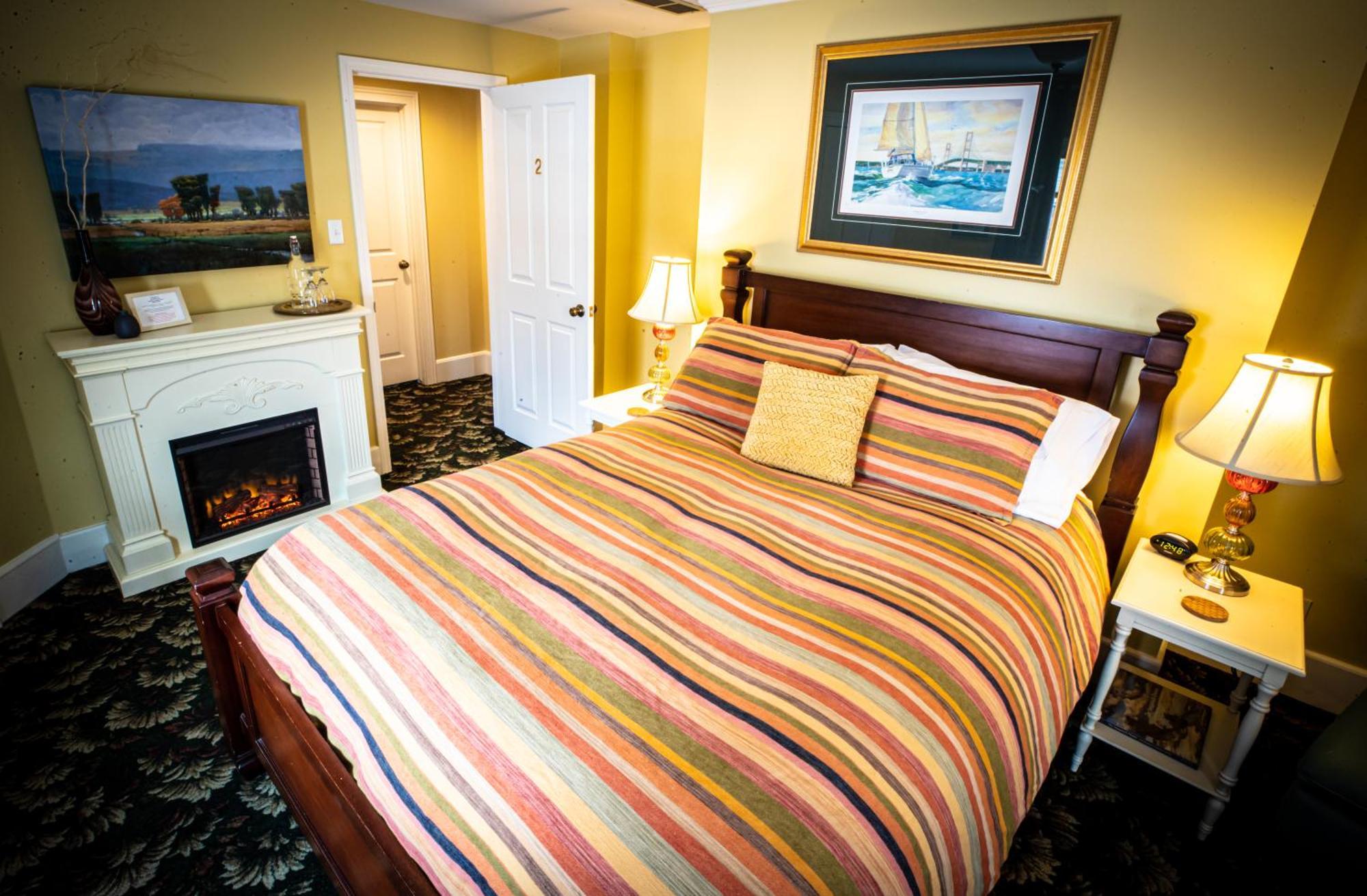 Twin Oaks Inn Saugatuck Exterior photo