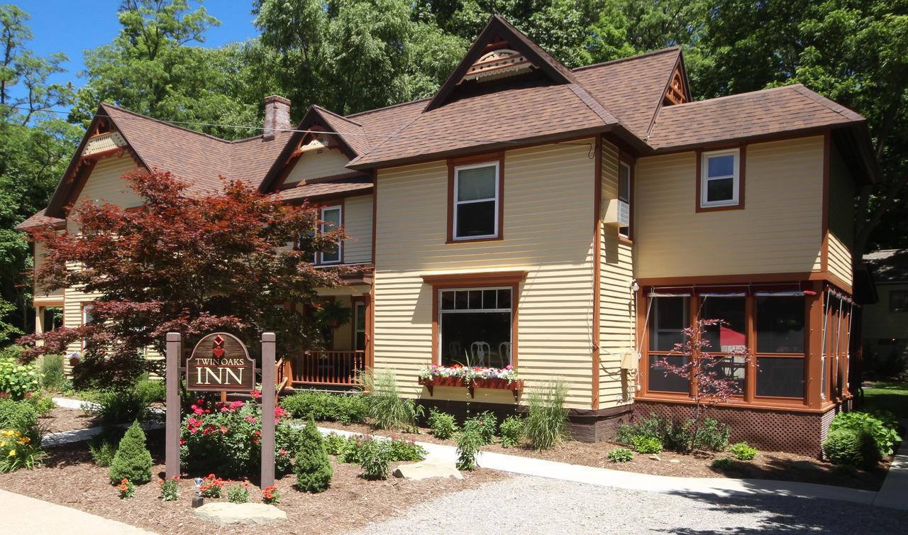 Twin Oaks Inn Saugatuck Exterior photo
