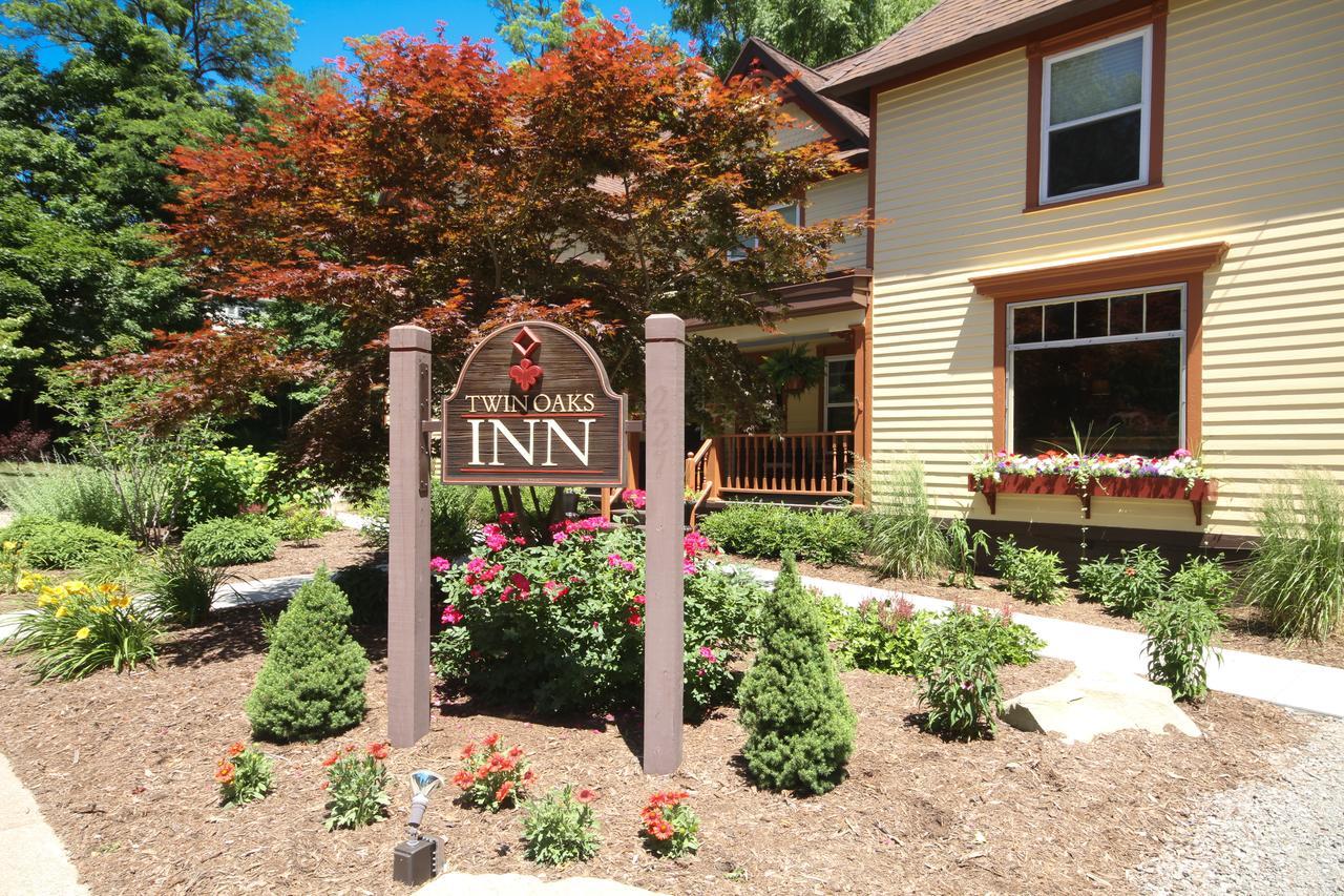 Twin Oaks Inn Saugatuck Exterior photo