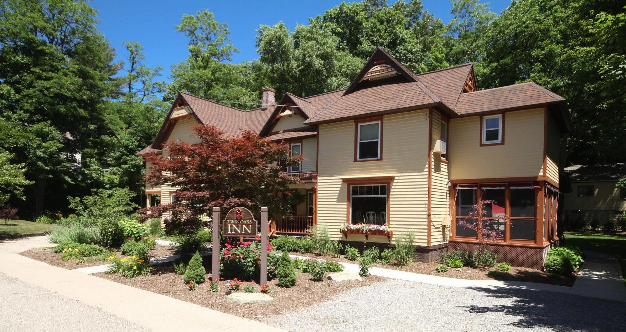 Twin Oaks Inn Saugatuck Exterior photo